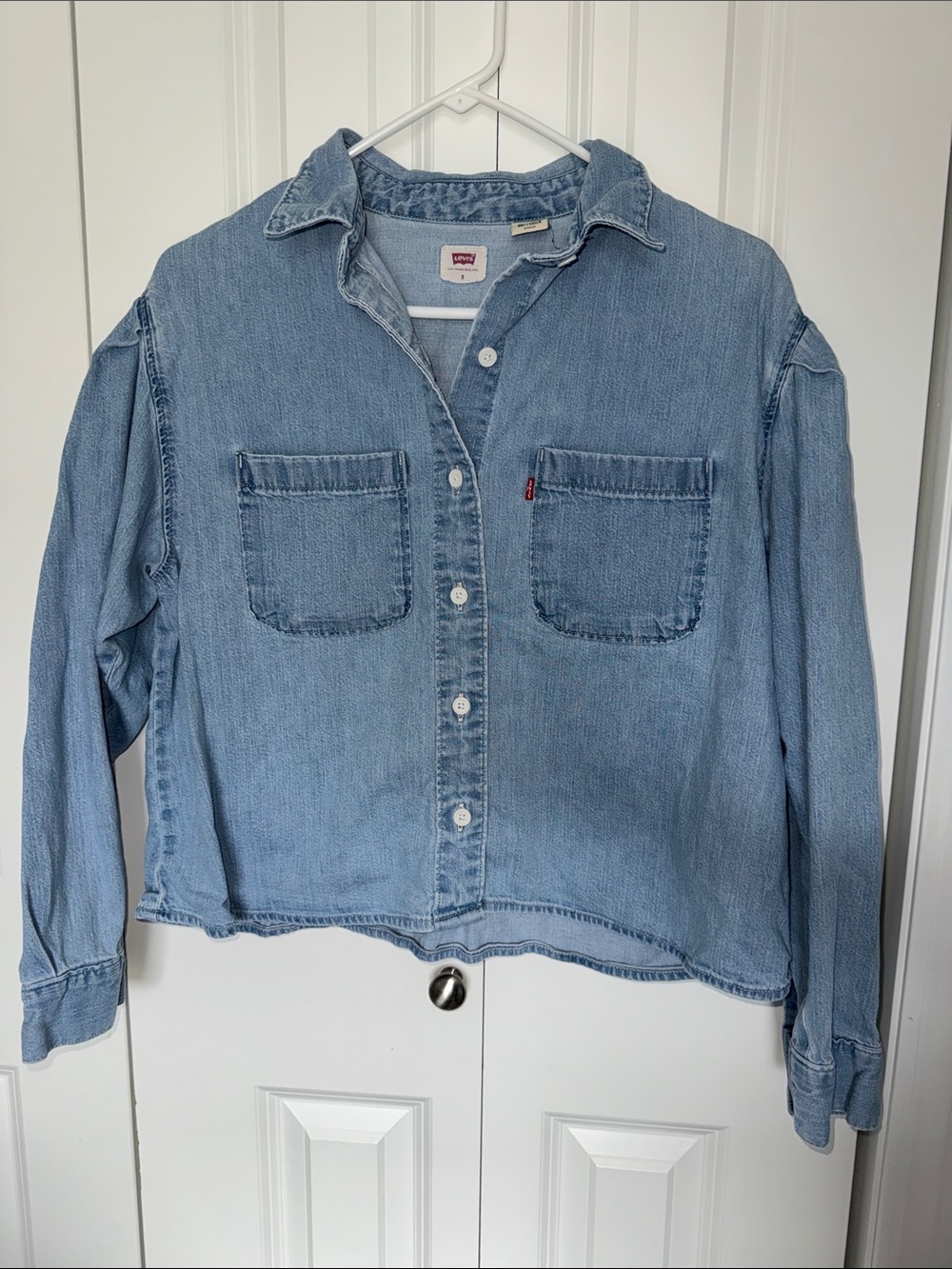 Levi’s cropped button up